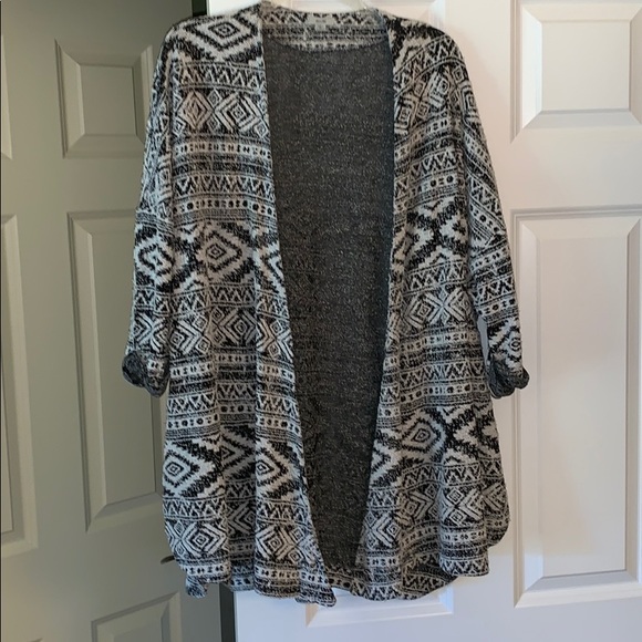 Ecote Sweaters - Urban Outfitters Black & White Patterned Cardigan Ecote Sweaters - Urban Outfitters Black & White Patterned Cardigan
